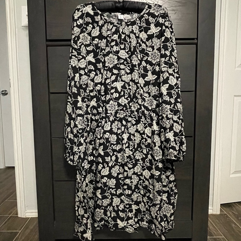 Old Navy Black & White Dress NWT XL  &  XXL
